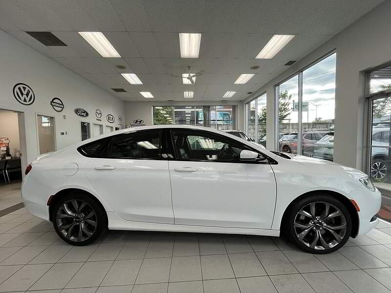 Chrysler 200 2016 S / TOIT PANO / CAMERA + CUIR + BLUETOOTH + BAS KM +++ — photo 4