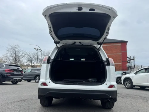 Toyota RAV4 LE 2018 — photo 7