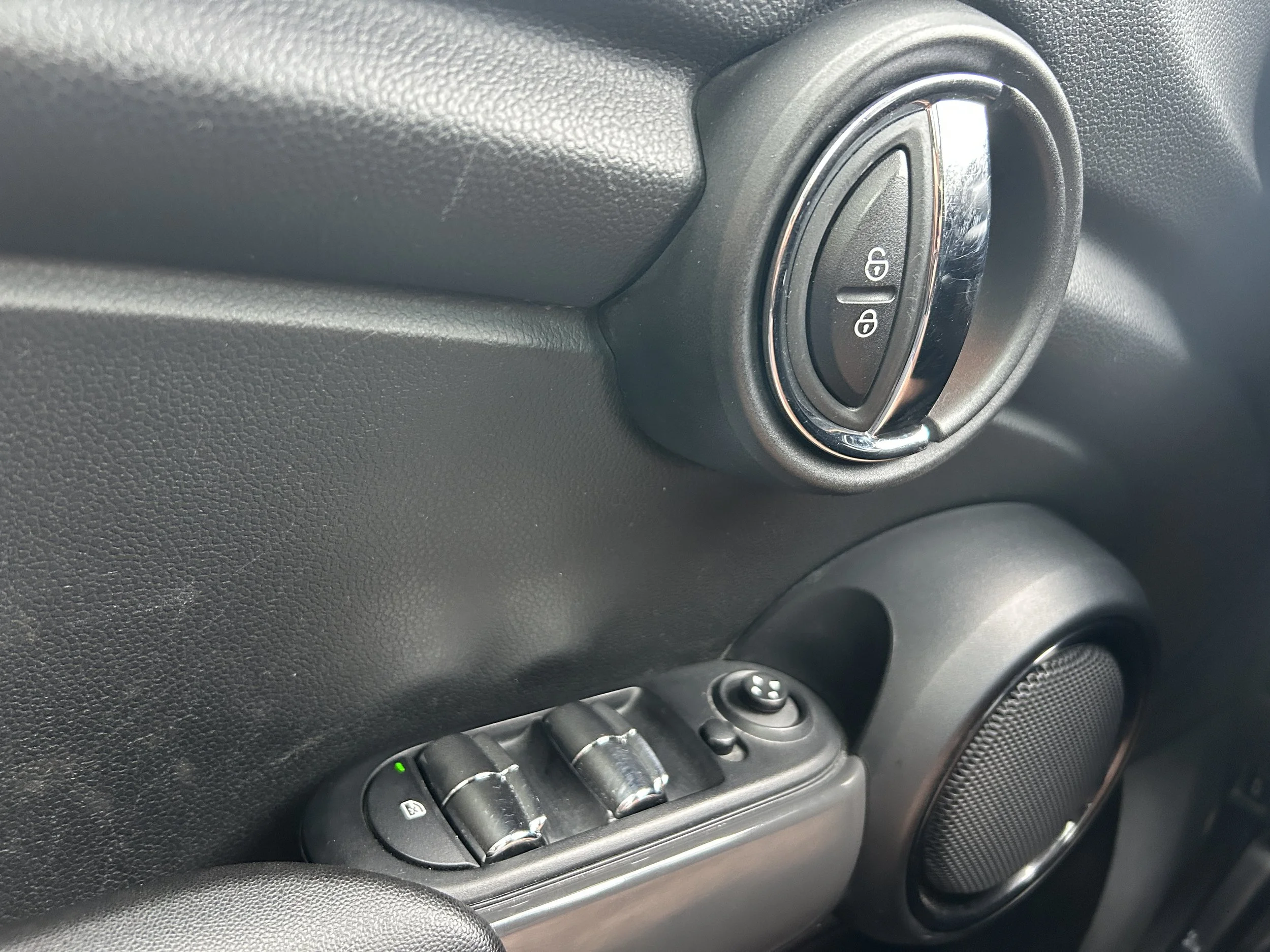 2015 Mini Cooper — photo 19