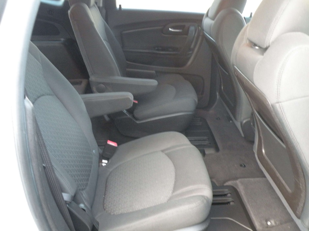 Chevrolet Traverse 2LT 2011 — photo 12