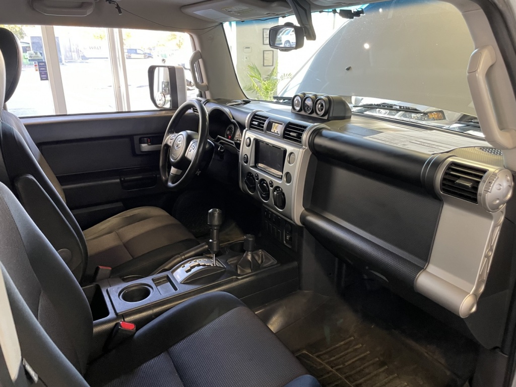 Toyota FJ Cruiser  2011 — photo 14