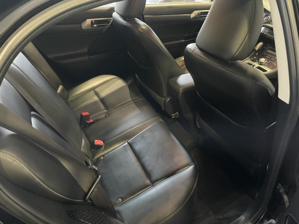 Lexus CT 200h  2014 — photo 11