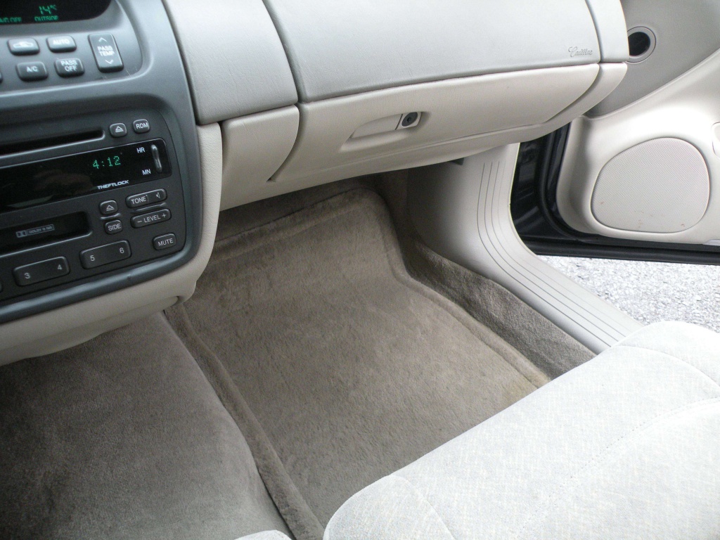 Cadillac Deville  2000 — photo 13