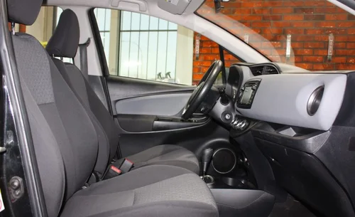 2016 TOYOTA YARIS — photo 8