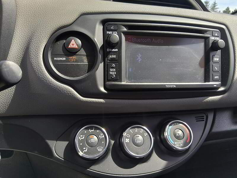 Toyota Yaris hatchback 2017 Hayon 5 portes, boîte automatique, LE — photo 15