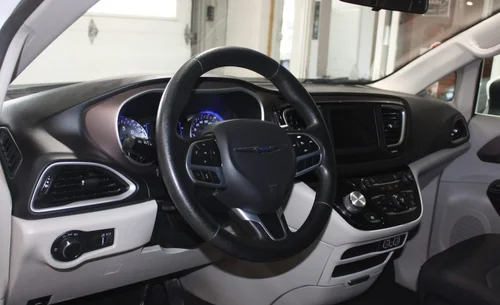 2021 CHRYSLER GRAND CARAVAN SE — photo 10