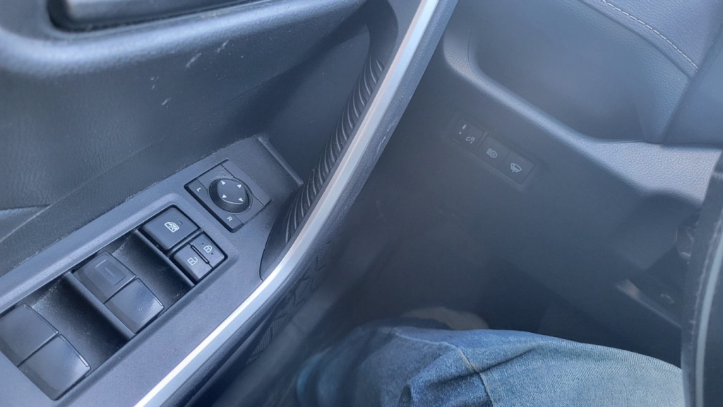Toyota RAV4 LE 2020 — photo 14
