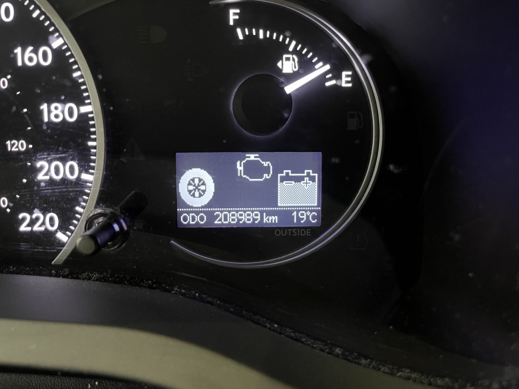 Lexus CT 200h  2012 — photo 19