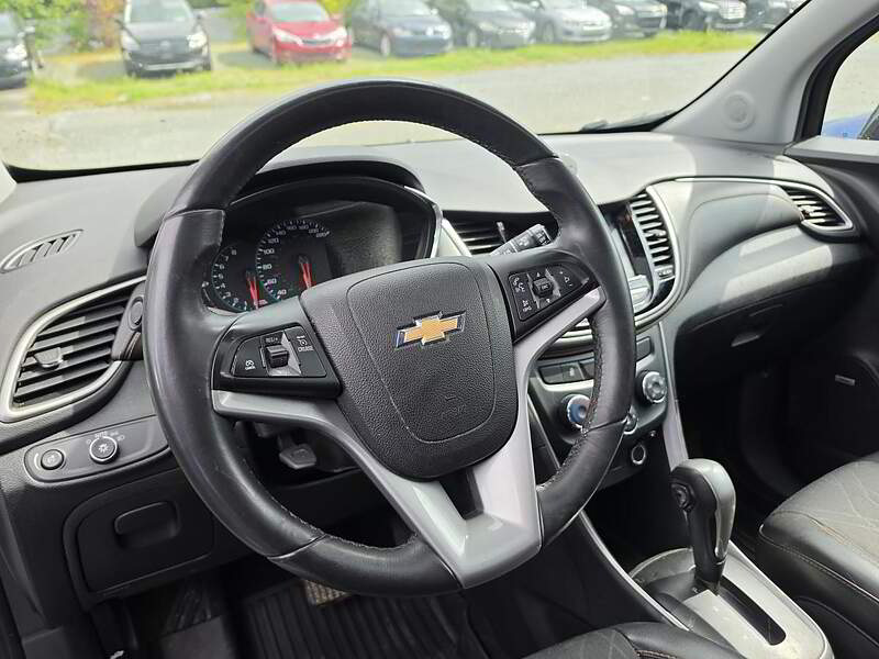 Chevrolet Trax 2018 LT / AWD + TOIT + CAMERA + BLUETOOTH + CUIR ET TISSUS + BAS KM +++ — photo 9