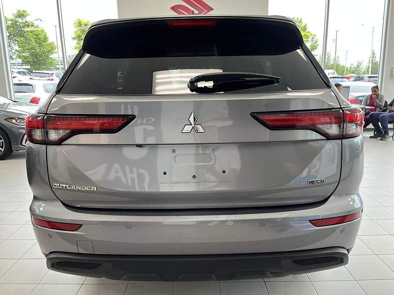 Mitsubishi Outlander 2022 ES S-AWC / 7 PLACES / AUTO + CAMERA + BLUETOOTH ++++ — photo 6