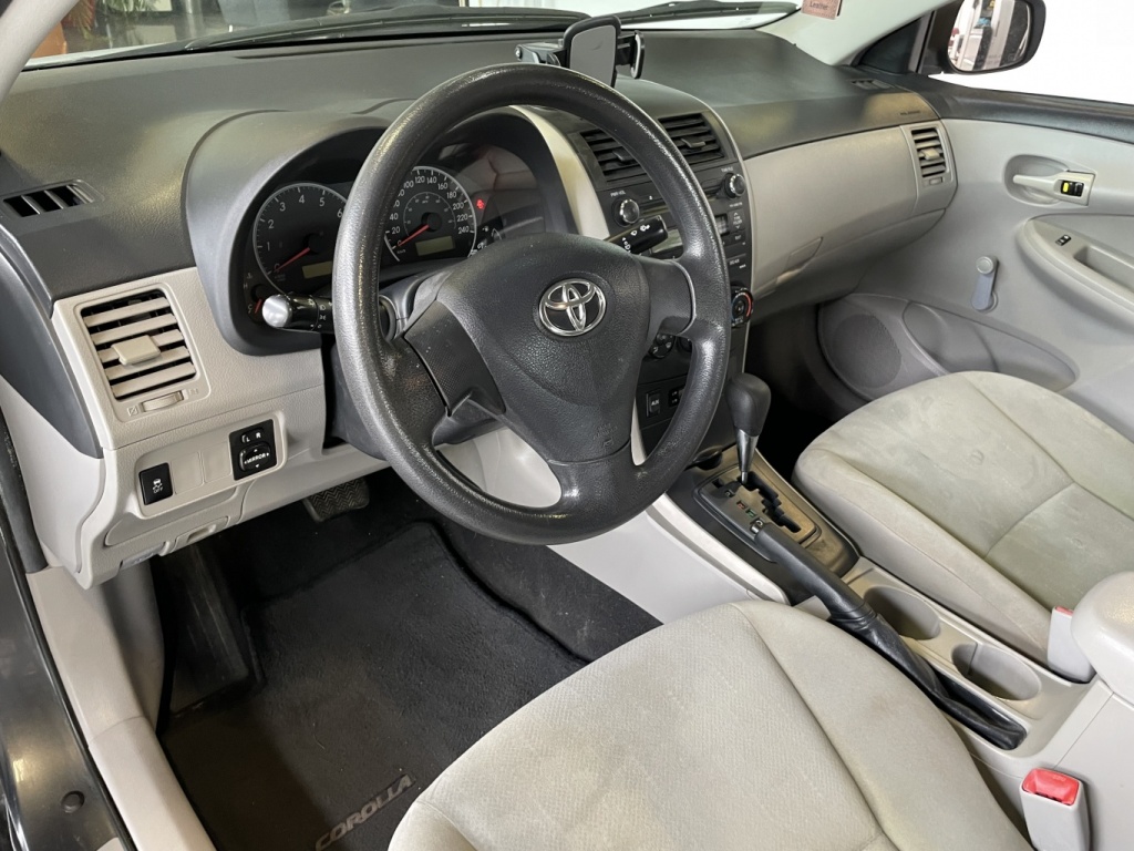 Toyota Corolla CE 2011 — photo 14