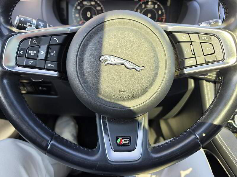 Jaguar F-PACE 2020 S / TOIT + GPS + CAMERA + CUIR + BLUETOOTH + BAS KM +++ — photo 14