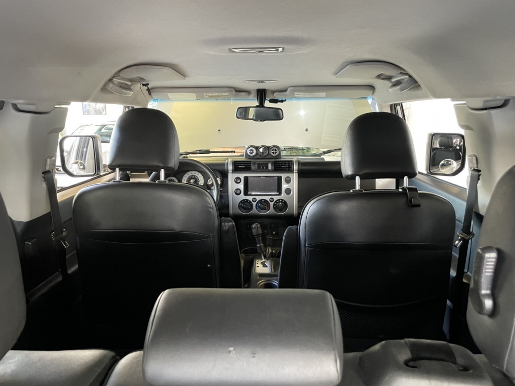 Toyota FJ Cruiser  2011 — photo 10