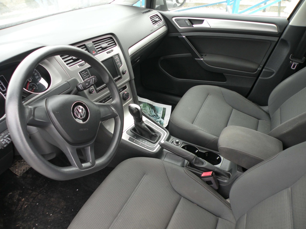 Volkswagen Golf Trendline 2017 — photo 8