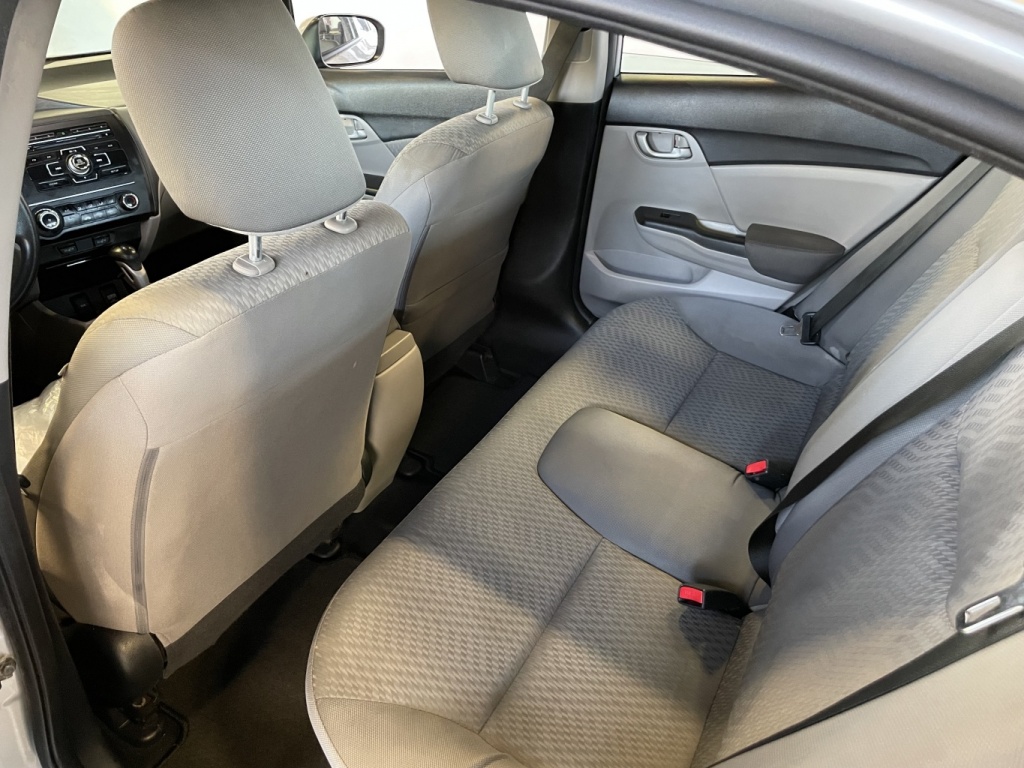 Honda Civic LX 2015 — photo 11