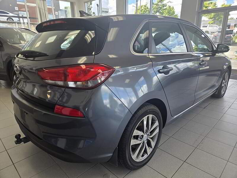 Hyundai Elantra GT 2018 / AUTO + CAMERA + BLUETOOTH +++ — photo 4