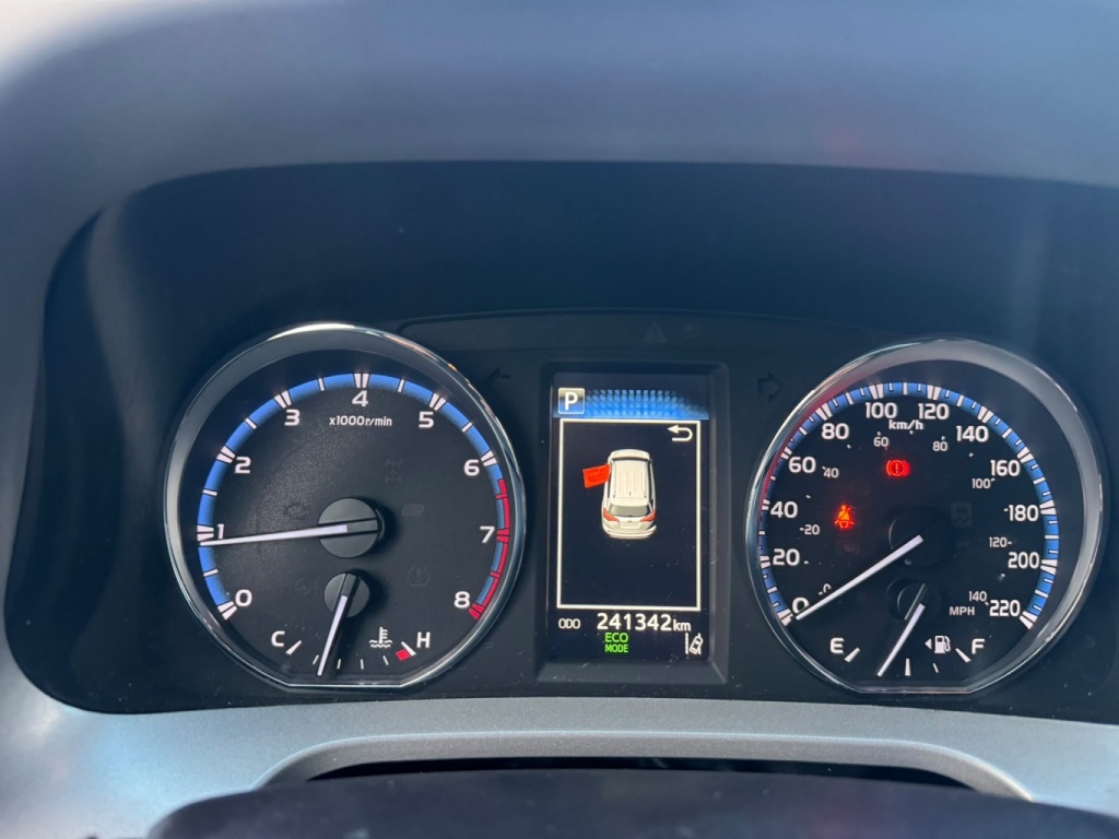 Toyota RAV4 LE 2018 — photo 15