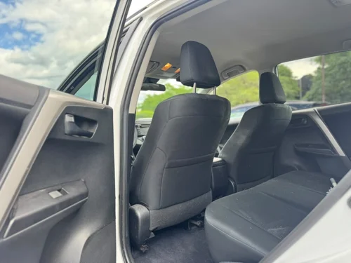 Toyota RAV4 LE 2018 — photo 15