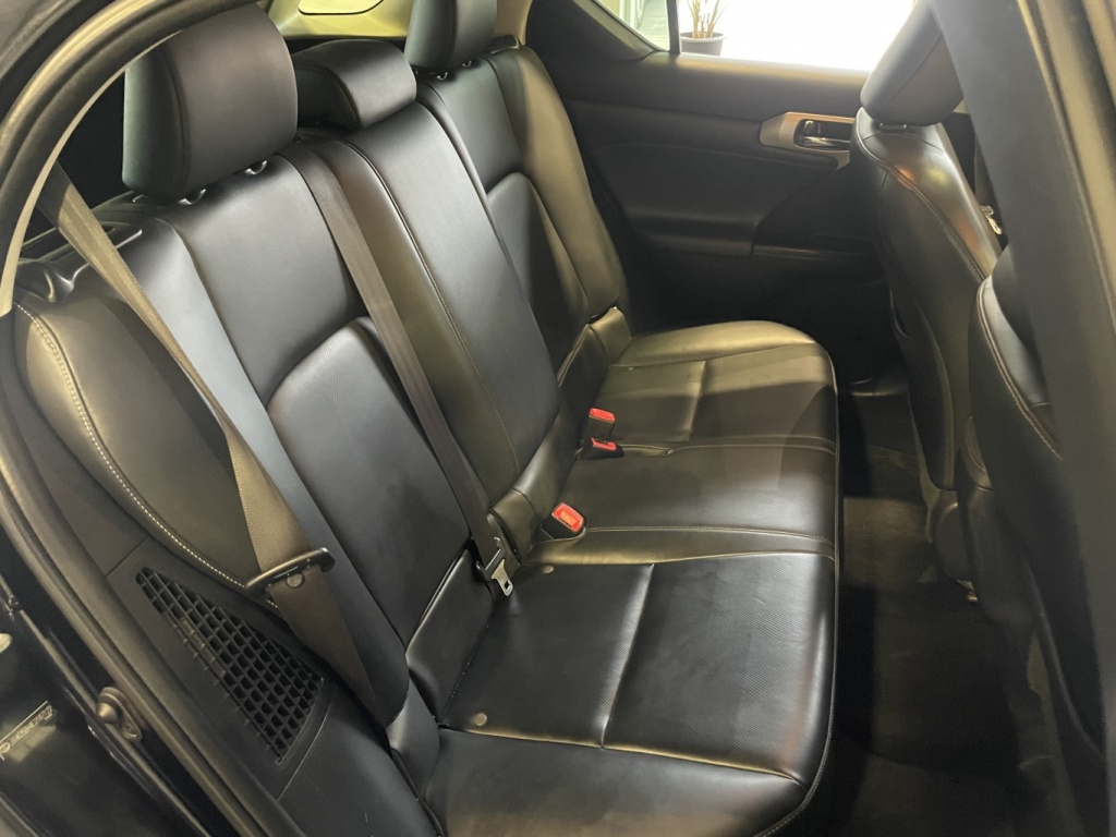 Lexus CT 200h  2014 — photo 10