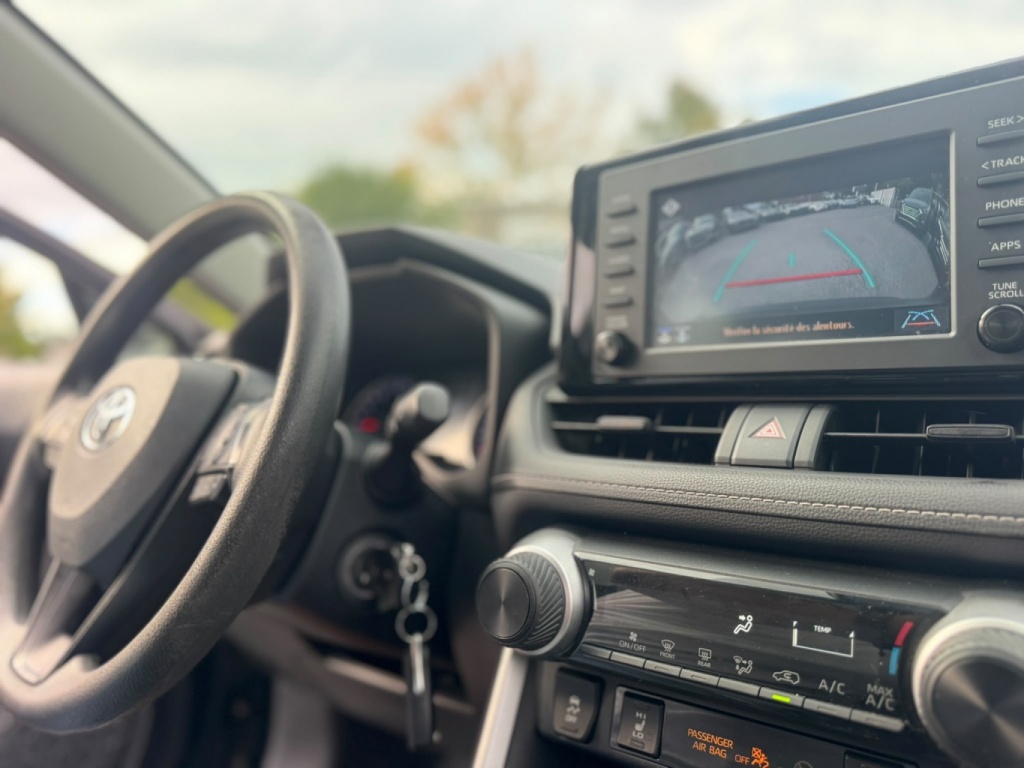 Toyota RAV4 LE 2021 — photo 15