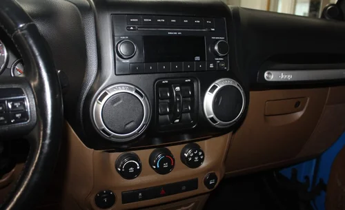 2011 JEEP WRANGLER UNLIMITED SAHARA — photo 10