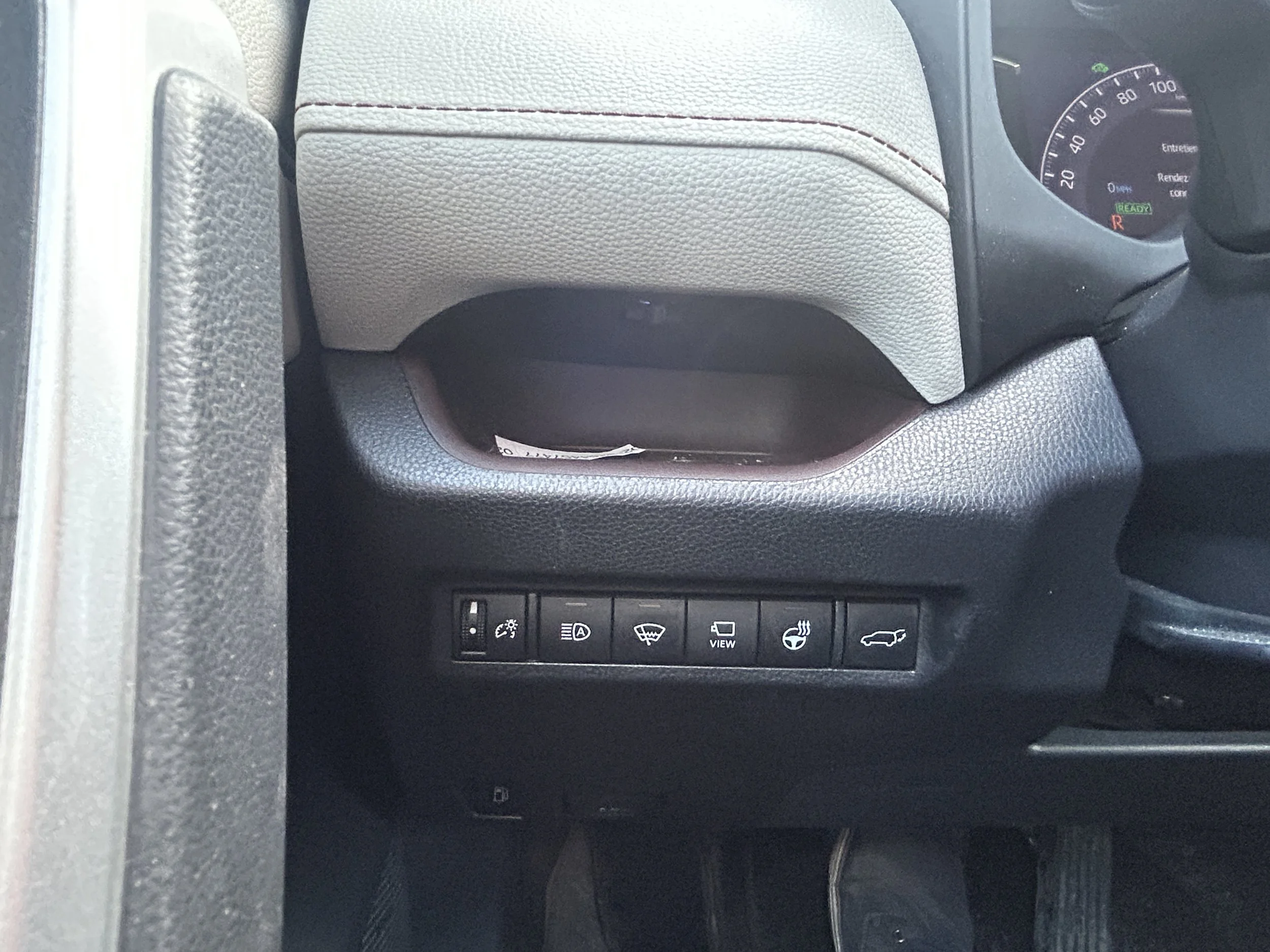 Toyota RAV4 Limited Hybrid 2021 — photo 18