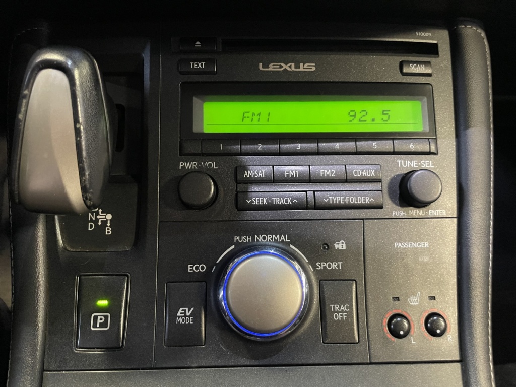 Lexus CT 200h  2014 — photo 25