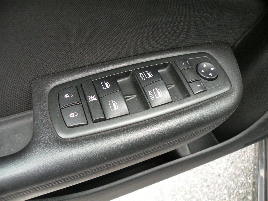 Chrysler 200 Limited 2015 — photo 10