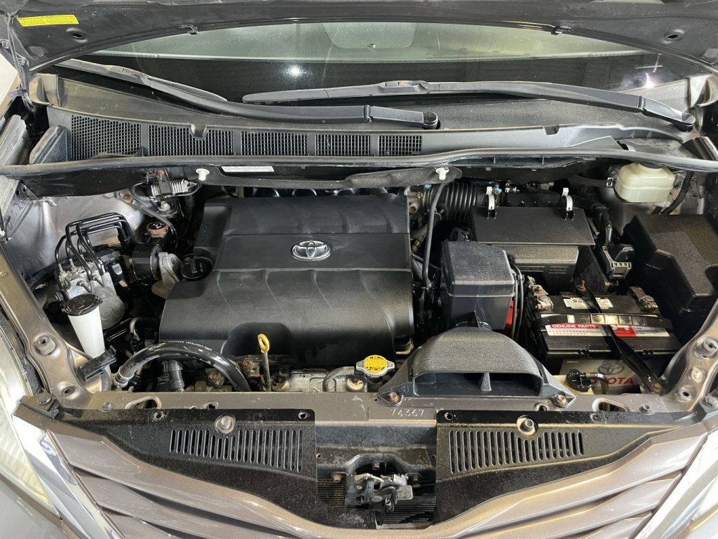 Toyota Sienna LE 2015 — photo 10