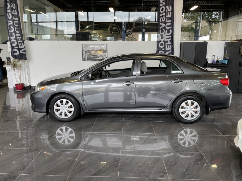 Toyota Corolla CE 2011 — photo 4