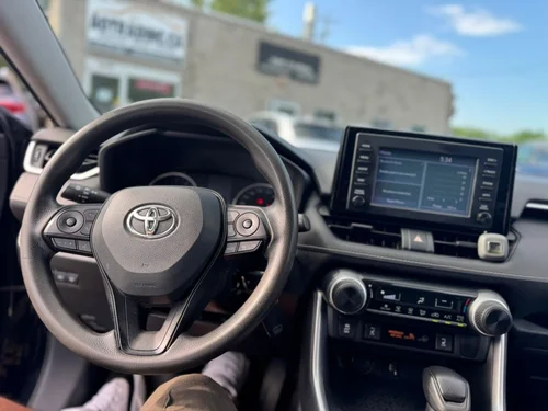 Toyota RAV4 LE 2019 — photo 9