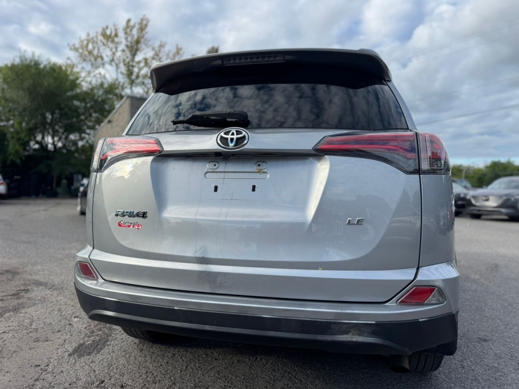 Toyota RAV4 LE 2018 — photo 2