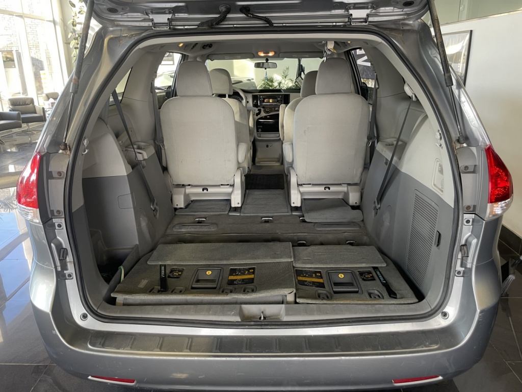 Toyota Sienna CE 2012 — photo 10