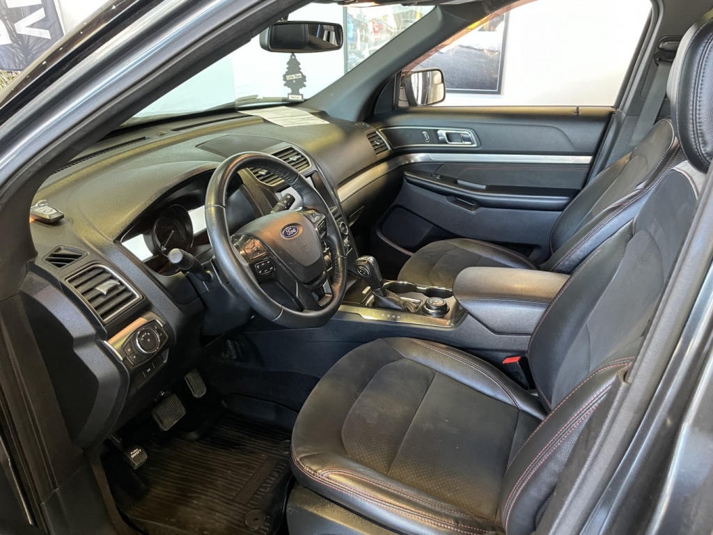 Ford Explorer XLT 2018 — photo 20