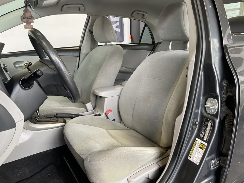 Toyota Corolla CE 2011 — photo 13