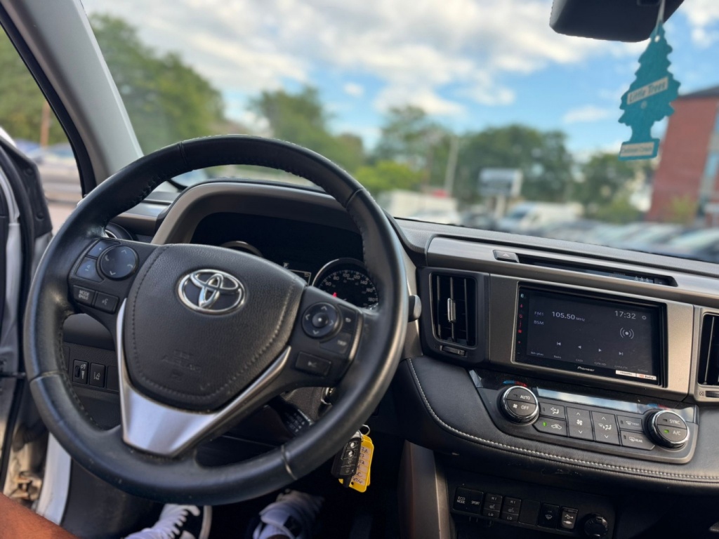 Toyota RAV4 XLE 2017 — photo 14