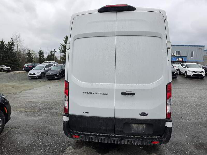 Ford Transit Cargo Van 2023 T-250 / AWD + TOIT SURÉLEVÉ 148 POUCES + CAMERA +++ — photo 5