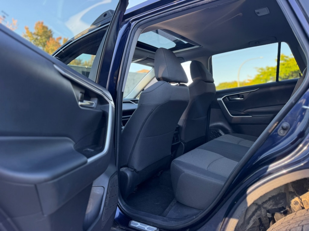 Toyota RAV4 XLE 2021 — photo 11