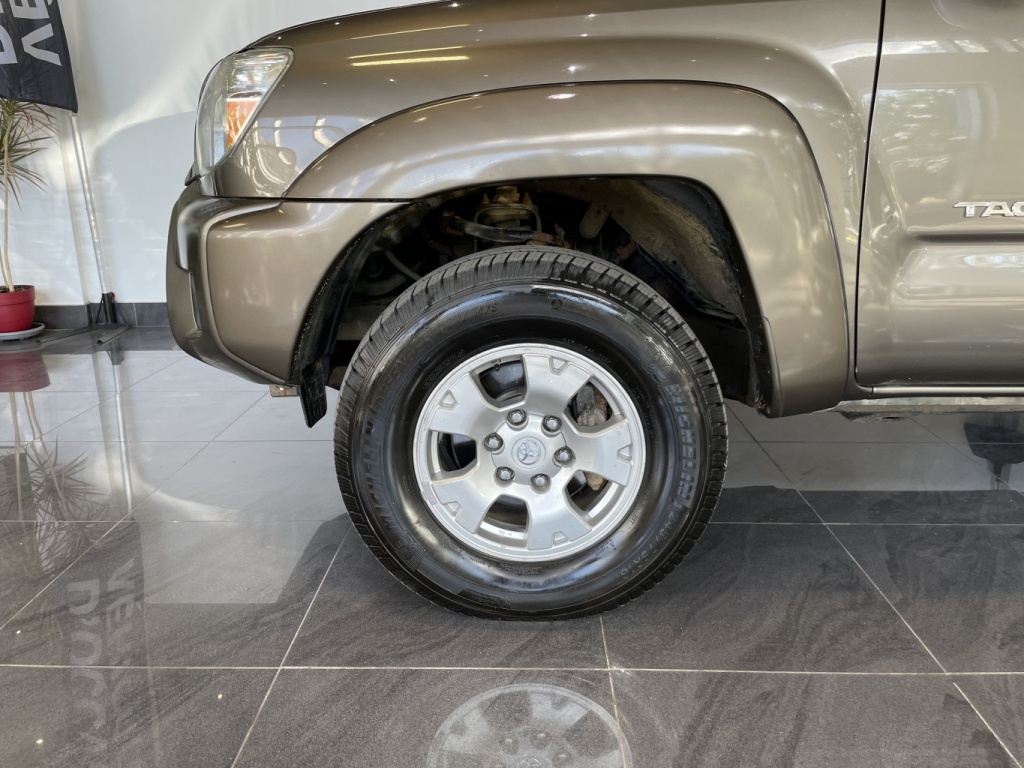 Toyota Tacoma  2012 — photo 24