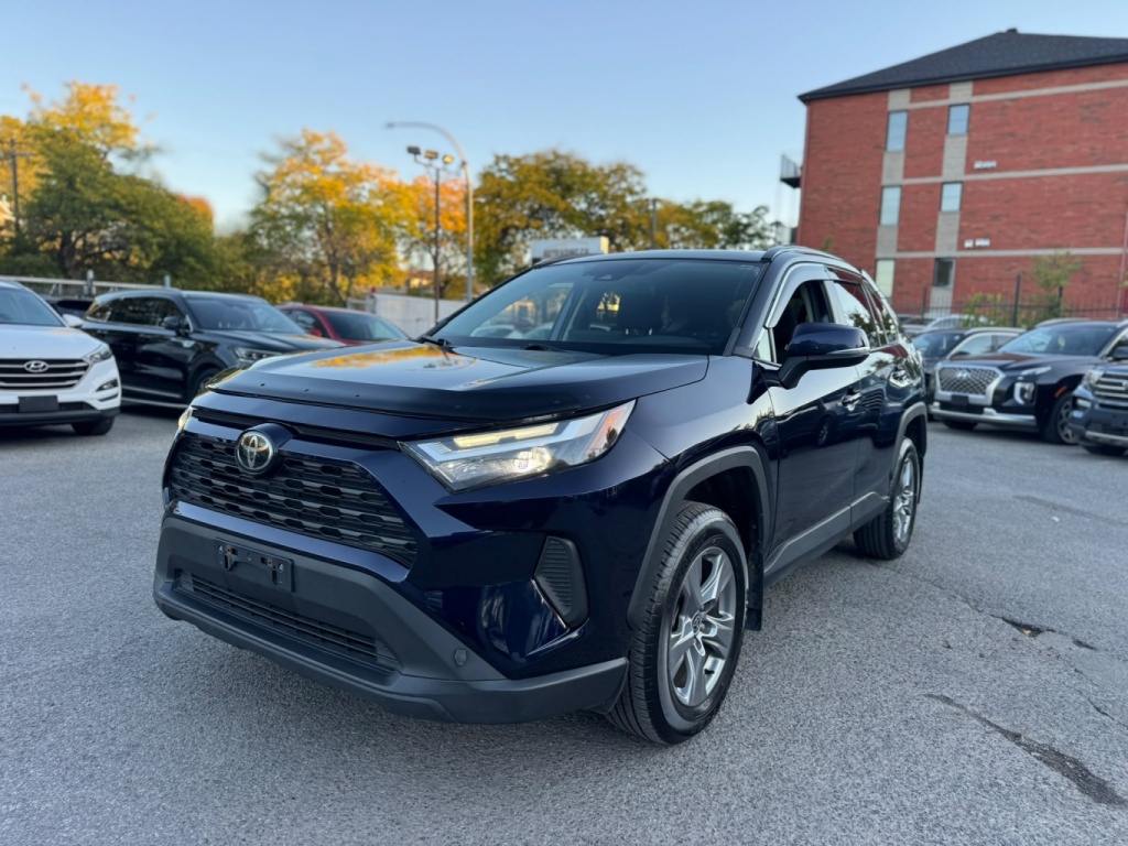 Toyota RAV4 XLE 2022 — photo 2