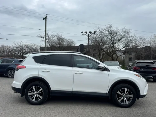 Toyota RAV4 LE 2018 — photo 5