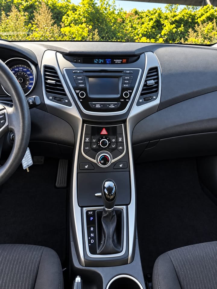 2016 Hyundai Elantra se sport — photo 12