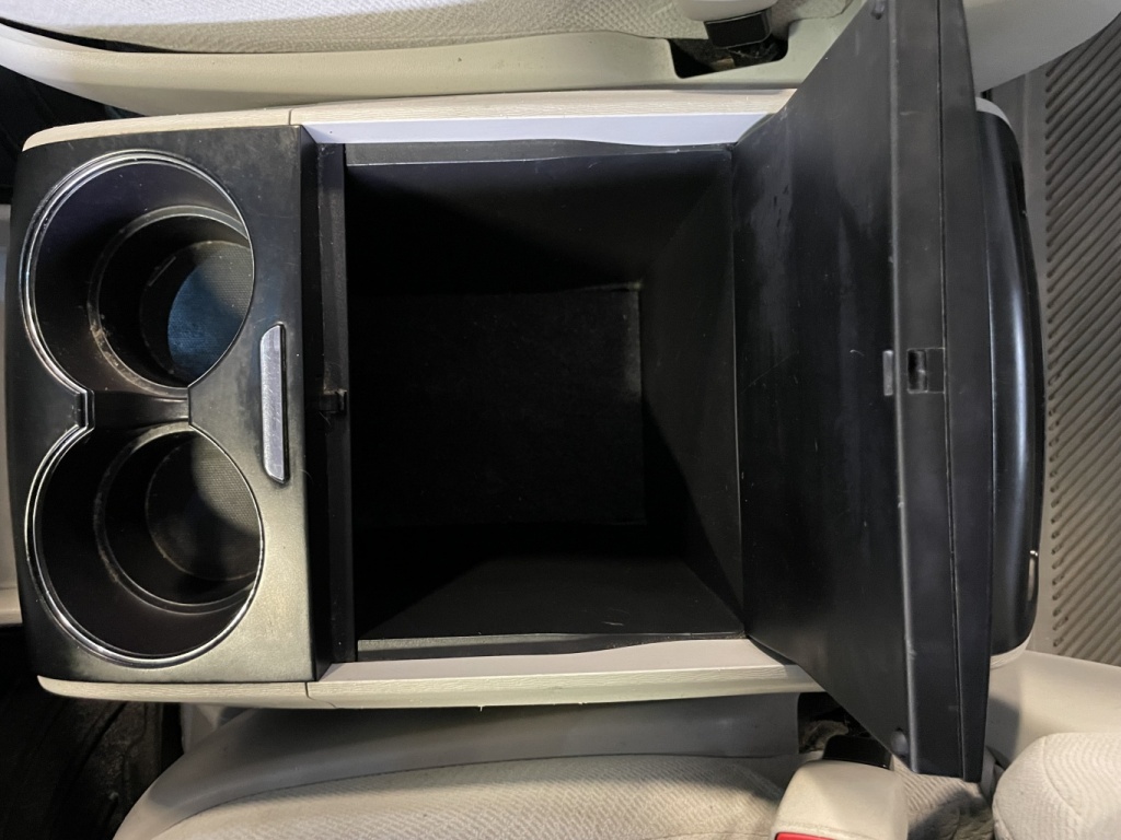 Toyota Sienna LE 2014 — photo 32
