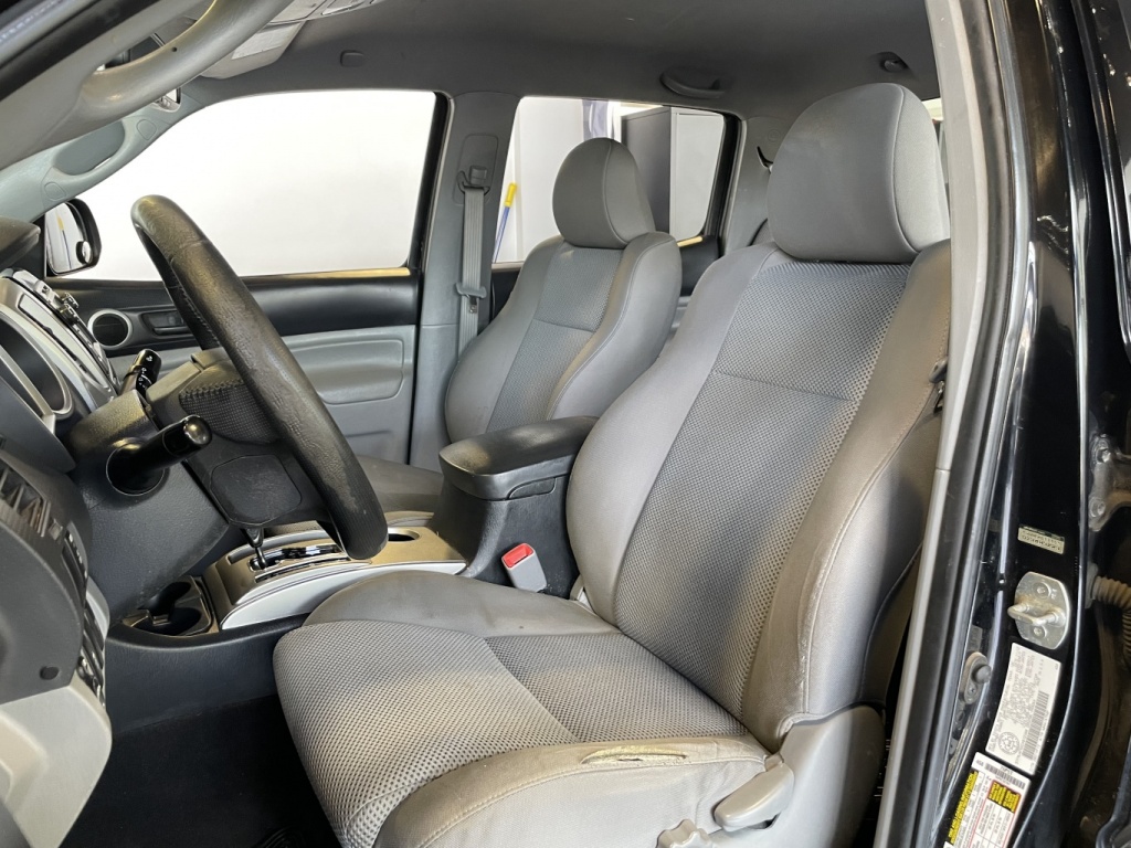 Toyota Tacoma  2013 — photo 12