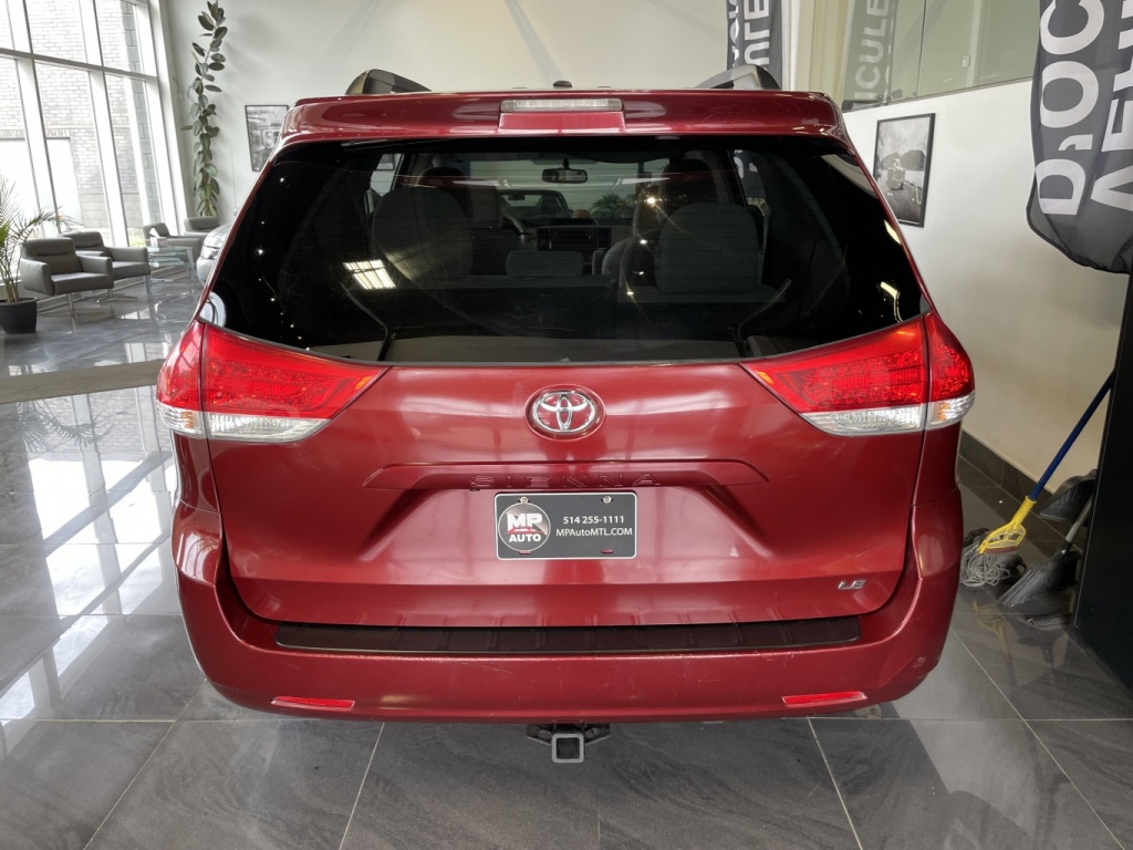 Toyota Sienna LE 2014 — photo 5
