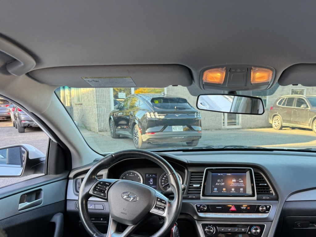 Hyundai Sonata GL 2018 — photo 14