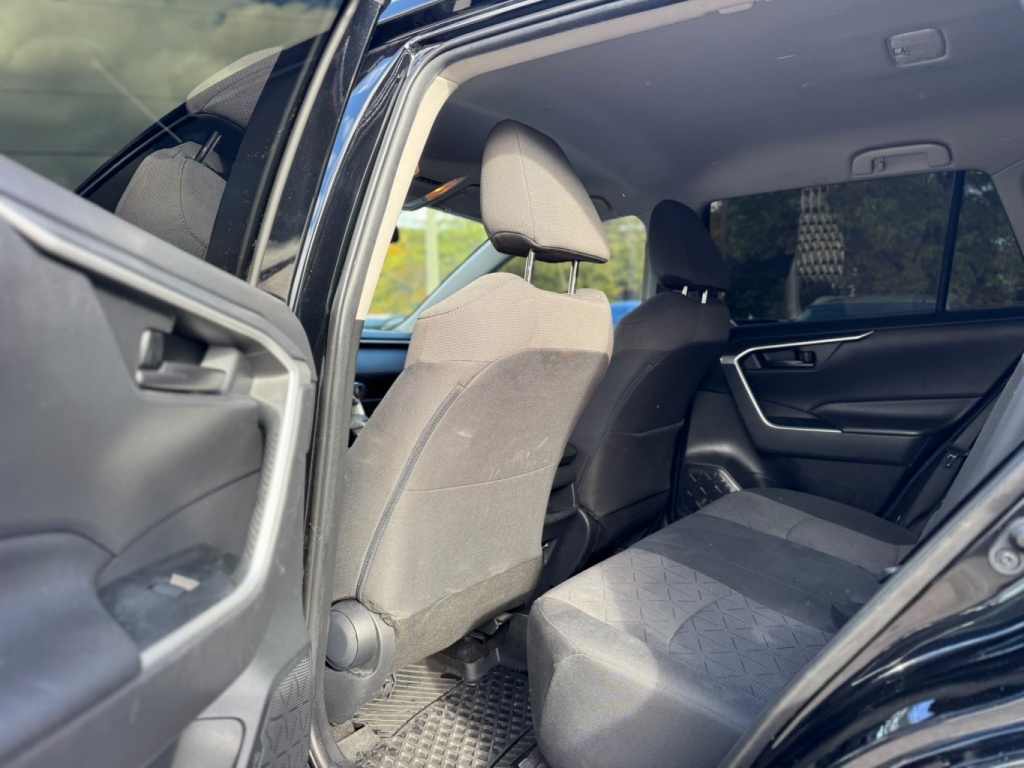 Toyota RAV4 LE 2019 — photo 10