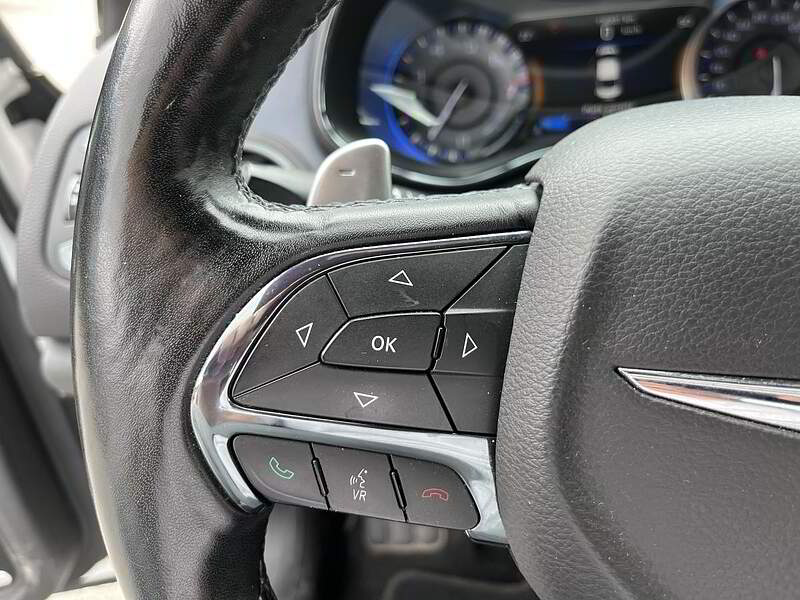 Chrysler 200 2016 S / TOIT PANO / CAMERA + CUIR + BLUETOOTH + BAS KM +++ — photo 12