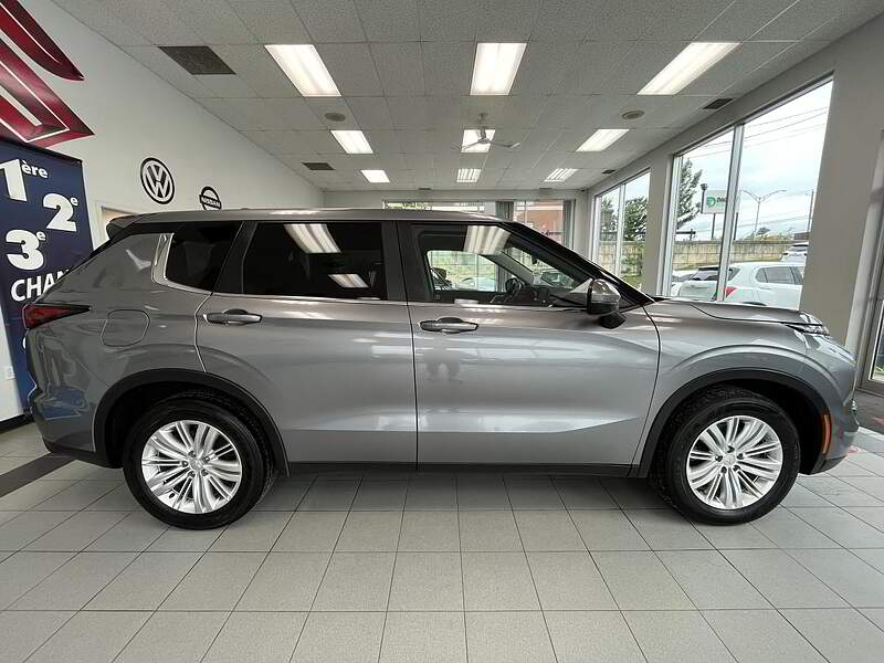 Mitsubishi Outlander 2022 ES S-AWC / 7 PLACES / AUTO + CAMERA + BLUETOOTH ++++ — photo 4