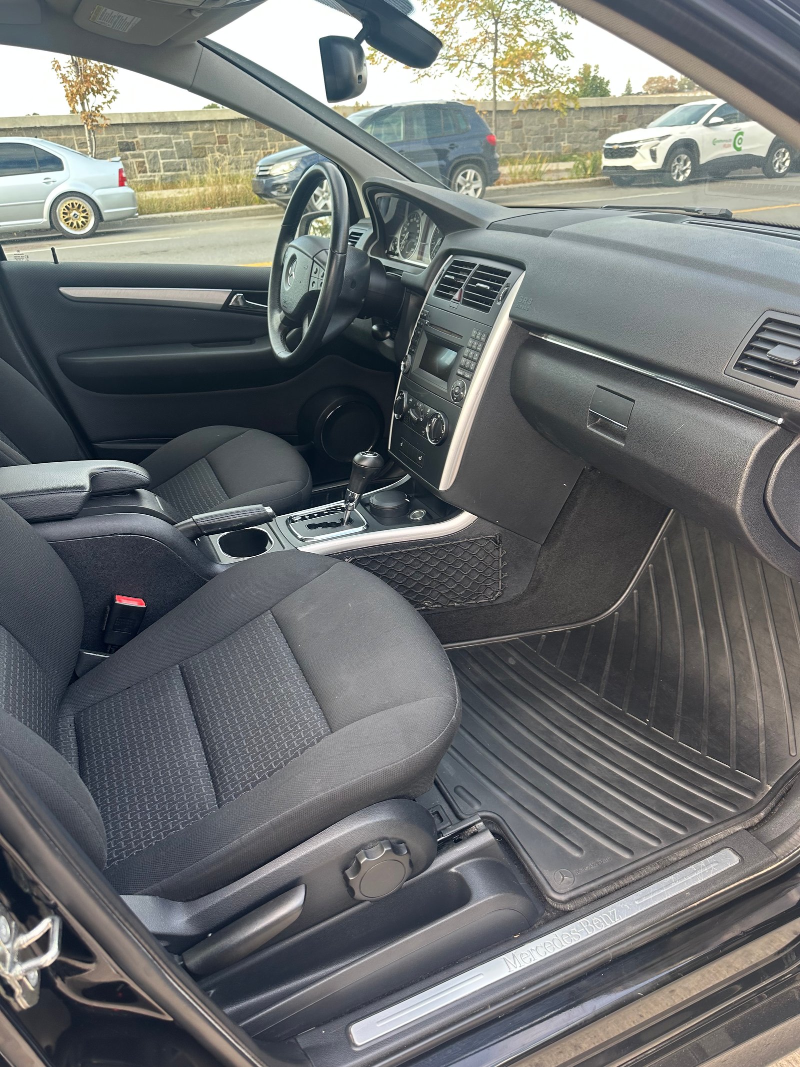Mercedes-Benz B200 2011 — photo 12